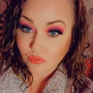 Meet your Posher, Larissa